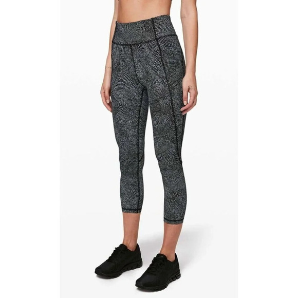 Lululemon Time To Sweat Crop *23" Free Spirit Alpine White Black-sz 10 - Picture 4 of 10